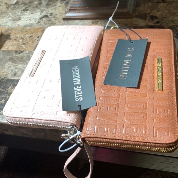 2 Steve Madden clutches - Picture 2 of 3